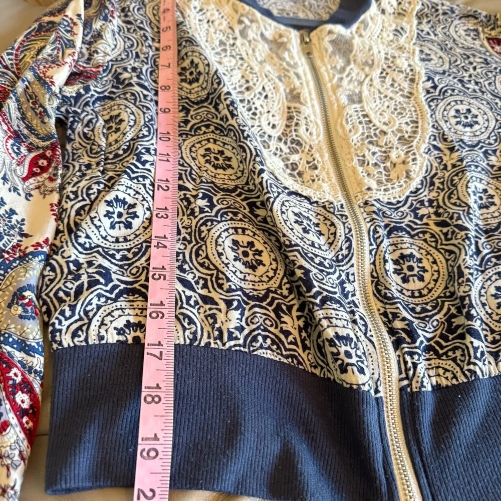 C'isa Blue and White Patterned Zip-up Top - Picture 7 of 10